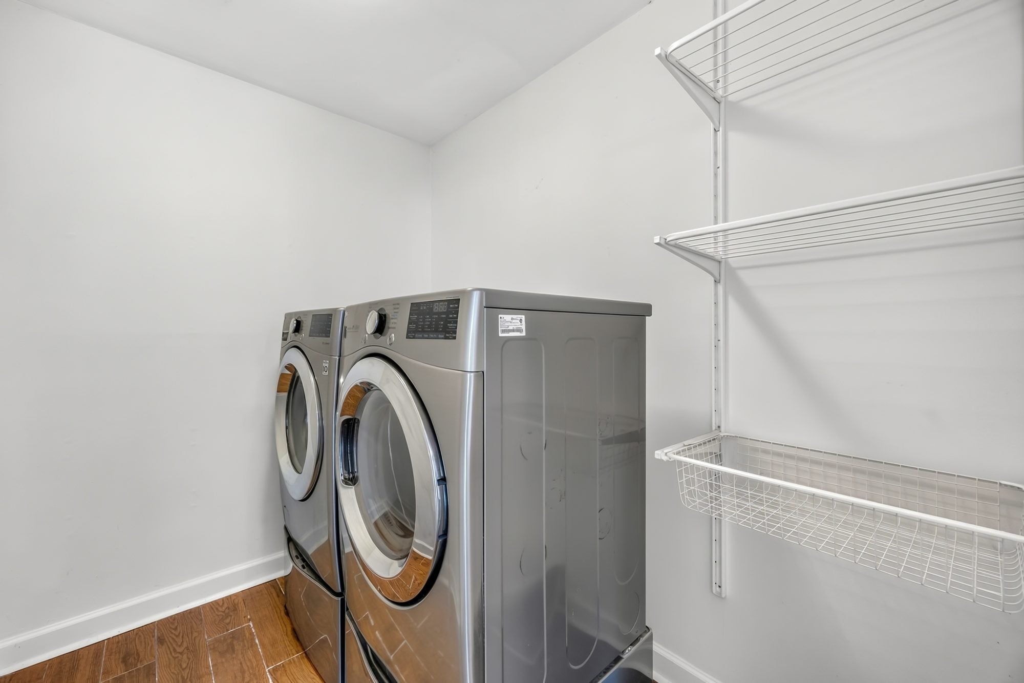 Laundry room at 4900 Cricklewood Lane